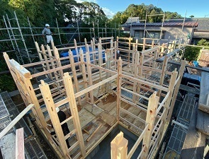 八木邸 建て方_191125_0038.jpg